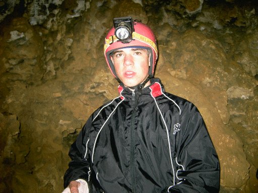 Paul in der Höhle
